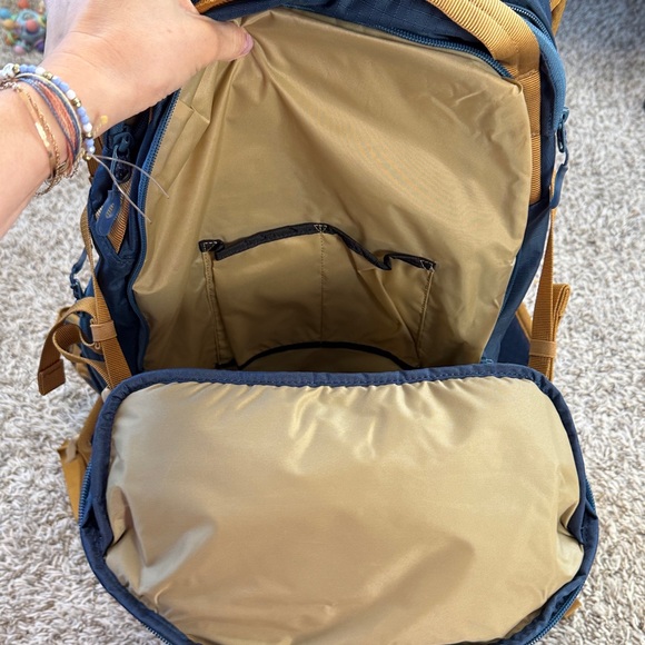 Dakine Mens Snowboarding Backpack Blue and Yellow Backpack - Picture 7 of 16